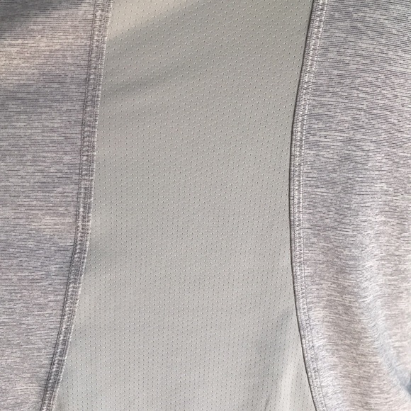 AVIA workout shirt - Picture 3 of 6